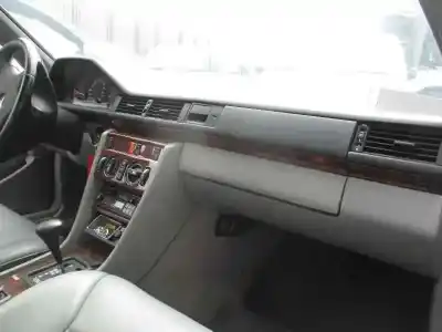 Здавання транспортного засобу mercedes-benz clase e (w124) coupe 300 ce-24 cabrio (124.061) року 1992 потужний 104