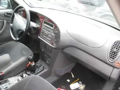 Véhicule à la ferraille saab 9-3 berlina 2.2 s tid de l'année 2001 alimenté d223l