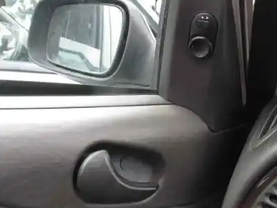 Véhicule à la ferraille saab 9-3 berlina 2.2 s tid de l'année 2001 alimenté d223l