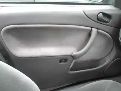 Véhicule à la ferraille saab 9-3 berlina 2.2 s tid de l'année 2001 alimenté d223l