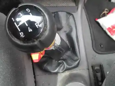 Véhicule à la ferraille saab 9-3 berlina 2.2 s tid de l'année 2001 alimenté d223l