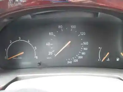 Véhicule à la ferraille saab 9-3 berlina 2.2 s tid de l'année 2001 alimenté d223l