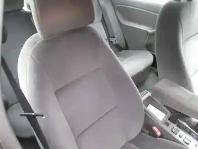 Véhicule à la ferraille saab 9-3 berlina 2.2 s tid de l'année 2001 alimenté d223l