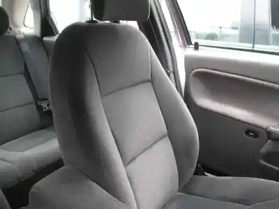 Véhicule à la ferraille saab 9-3 berlina 2.2 s tid de l'année 2001 alimenté d223l