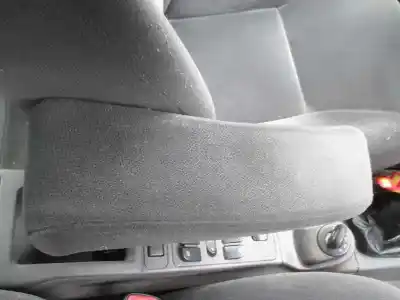 Véhicule à la ferraille saab 9-3 berlina 2.2 s tid de l'année 2001 alimenté d223l