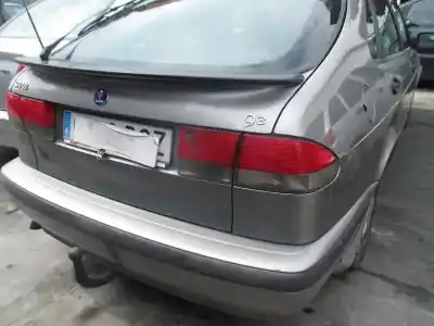 Véhicule à la ferraille saab 9-3 berlina 2.2 s tid de l'année 2001 alimenté d223l