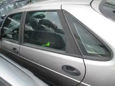 Véhicule à la ferraille saab 9-3 berlina 2.2 s tid de l'année 2001 alimenté d223l