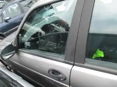 Véhicule à la ferraille saab 9-3 berlina 2.2 s tid de l'année 2001 alimenté d223l