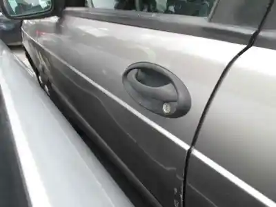 Véhicule à la ferraille saab 9-3 berlina 2.2 s tid de l'année 2001 alimenté d223l