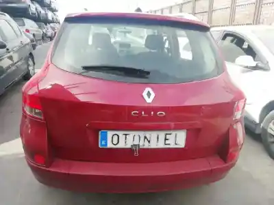 Veículo de Sucata renault clio grandtour 20 aniversario do ano 2011 alimentado d4f d7