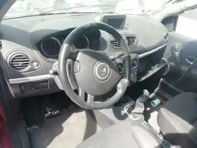 Veículo de Sucata renault clio grandtour 20 aniversario do ano 2011 alimentado d4f d7