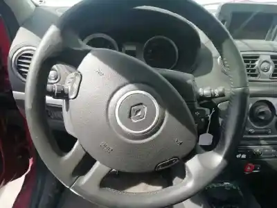 Veículo de Sucata renault clio grandtour 20 aniversario do ano 2011 alimentado d4f d7