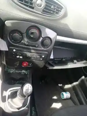 Veículo de Sucata renault clio grandtour 20 aniversario do ano 2011 alimentado d4f d7