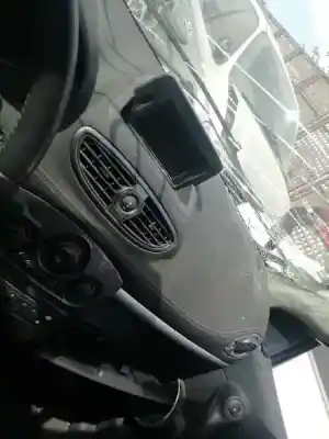 Veículo de Sucata renault clio grandtour 20 aniversario do ano 2011 alimentado d4f d7