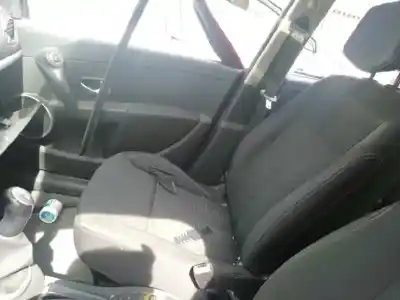 Veículo de Sucata renault clio grandtour 20 aniversario do ano 2011 alimentado d4f d7