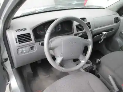 Veículo de Sucata kia rio rs berlina do ano 2004 alimentado a3d