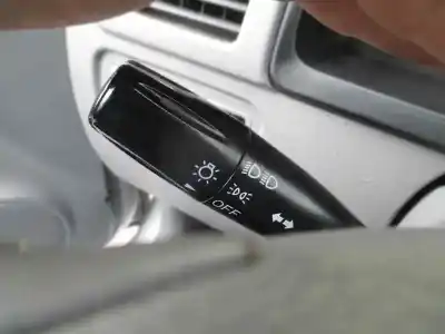 Veículo de Sucata kia rio rs berlina do ano 2004 alimentado a3d