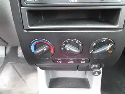 Veículo de Sucata kia rio rs berlina do ano 2004 alimentado a3d