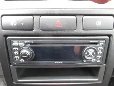 Veículo de Sucata kia rio rs berlina do ano 2004 alimentado a3d