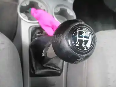 Veículo de Sucata kia rio rs berlina do ano 2004 alimentado a3d