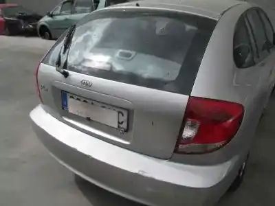 Veículo de Sucata kia rio rs berlina do ano 2004 alimentado a3d