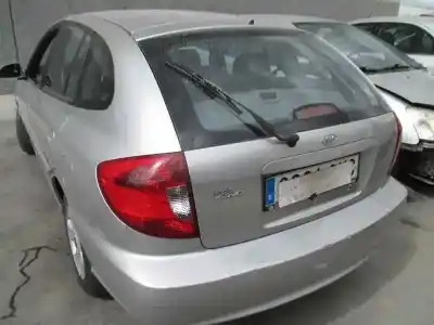 Veículo de Sucata kia rio rs berlina do ano 2004 alimentado a3d