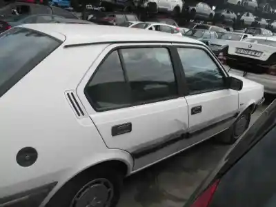 Véhicule à la ferraille volvo serie 340 345 dls de l'année 1990 alimenté b172