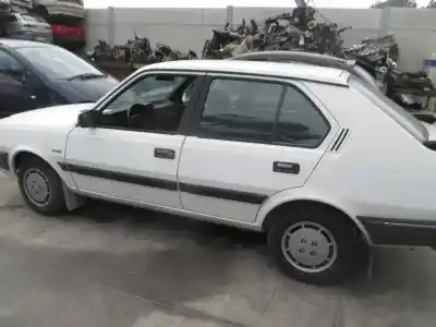 Véhicule à la ferraille volvo serie 340 345 dls de l'année 1990 alimenté b172