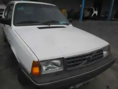 Véhicule à la ferraille volvo serie 340 345 dls de l'année 1990 alimenté b172