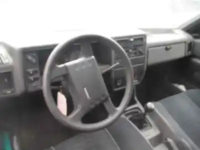 Véhicule à la ferraille volvo serie 340 345 dls de l'année 1990 alimenté b172
