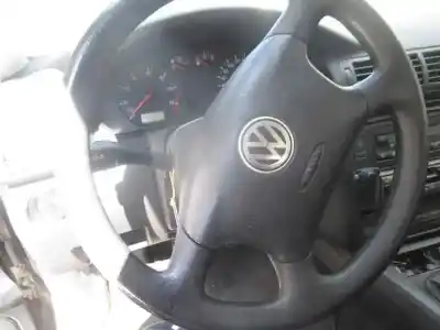 Verschrottungsfahrzeug volkswagen passat berlina (3b2) comfortline des jahres 1999 angetrieben adr