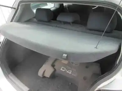 Scrapping Vehicle toyota corolla (_e12_) 2.0 d-4d (cde120_) of the year 2004 powered 1cdftv