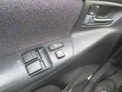 Scrapping Vehicle toyota corolla (_e12_) 2.0 d-4d (cde120_) of the year 2004 powered 1cdftv