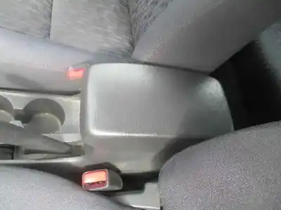 Scrapping Vehicle toyota corolla (_e12_) 2.0 d-4d (cde120_) of the year 2004 powered 1cdftv