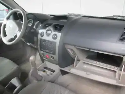 Здавання транспортного засобу renault megane ii berlina 5p confort authentique року 2003 потужний k9k d7