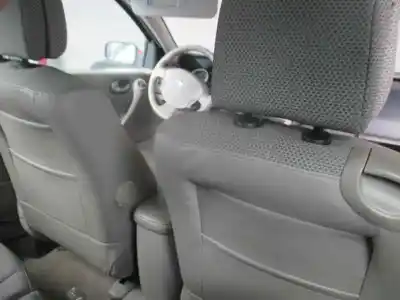 Здавання транспортного засобу renault megane ii berlina 5p confort authentique року 2003 потужний k9k d7