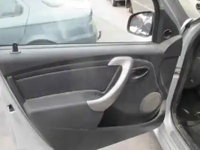 Vehicul casat dacia sandero laureate music al anului 2012 alimentat k9k e8