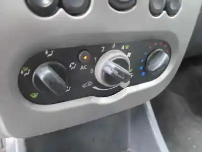 Vehicul casat dacia sandero laureate music al anului 2012 alimentat k9k e8