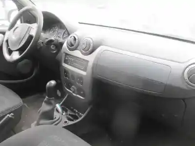 Vehicul casat dacia sandero laureate music al anului 2012 alimentat k9k e8
