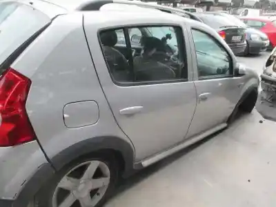 Vehicul casat dacia sandero laureate music al anului 2012 alimentat k9k e8