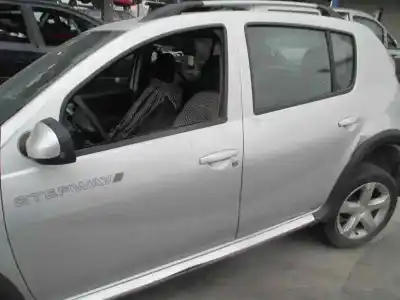Vehicul casat dacia sandero laureate music al anului 2012 alimentat k9k e8