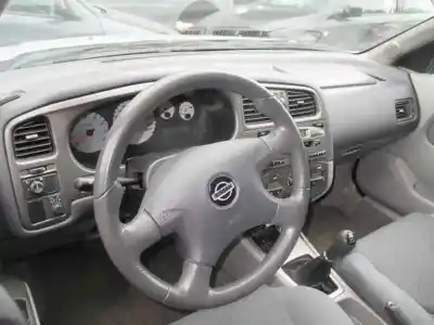 Veículo de Sucata nissan primera berlina (p11) básico do ano 2002 alimentado qg16