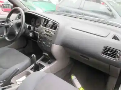 Veículo de Sucata nissan primera berlina (p11) básico do ano 2002 alimentado qg16