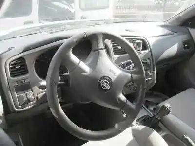 Veículo de Sucata nissan primera berlina (p11) básico do ano 2001 alimentado qg16