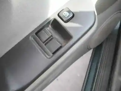 Veículo de Sucata nissan primera berlina (p11) básico do ano 2001 alimentado qg16