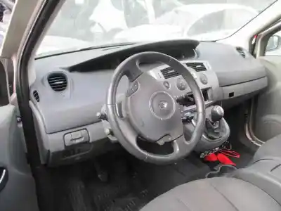 Scrapping Vehicle renault scenic iii grand dynamique of the year 2007 powered f9q l8