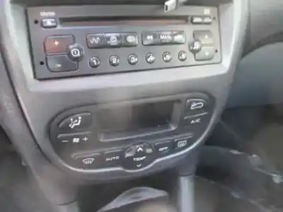 Veicolo di demolizione peugeot 206 cc cc dell'anno 2006 alimentato nfu