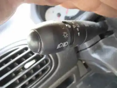 Veicolo di demolizione peugeot 206 cc cc dell'anno 2006 alimentato nfu
