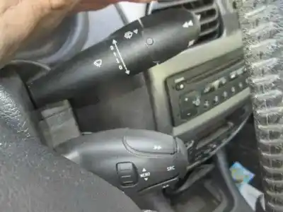 Veicolo di demolizione peugeot 206 cc cc dell'anno 2006 alimentato nfu