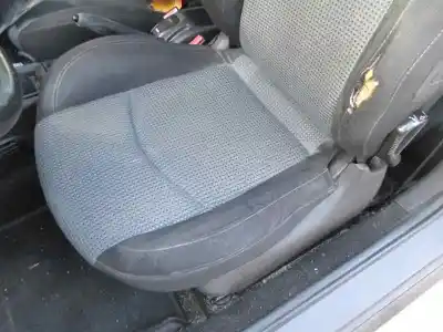 Veicolo di demolizione peugeot 206 cc cc dell'anno 2006 alimentato nfu